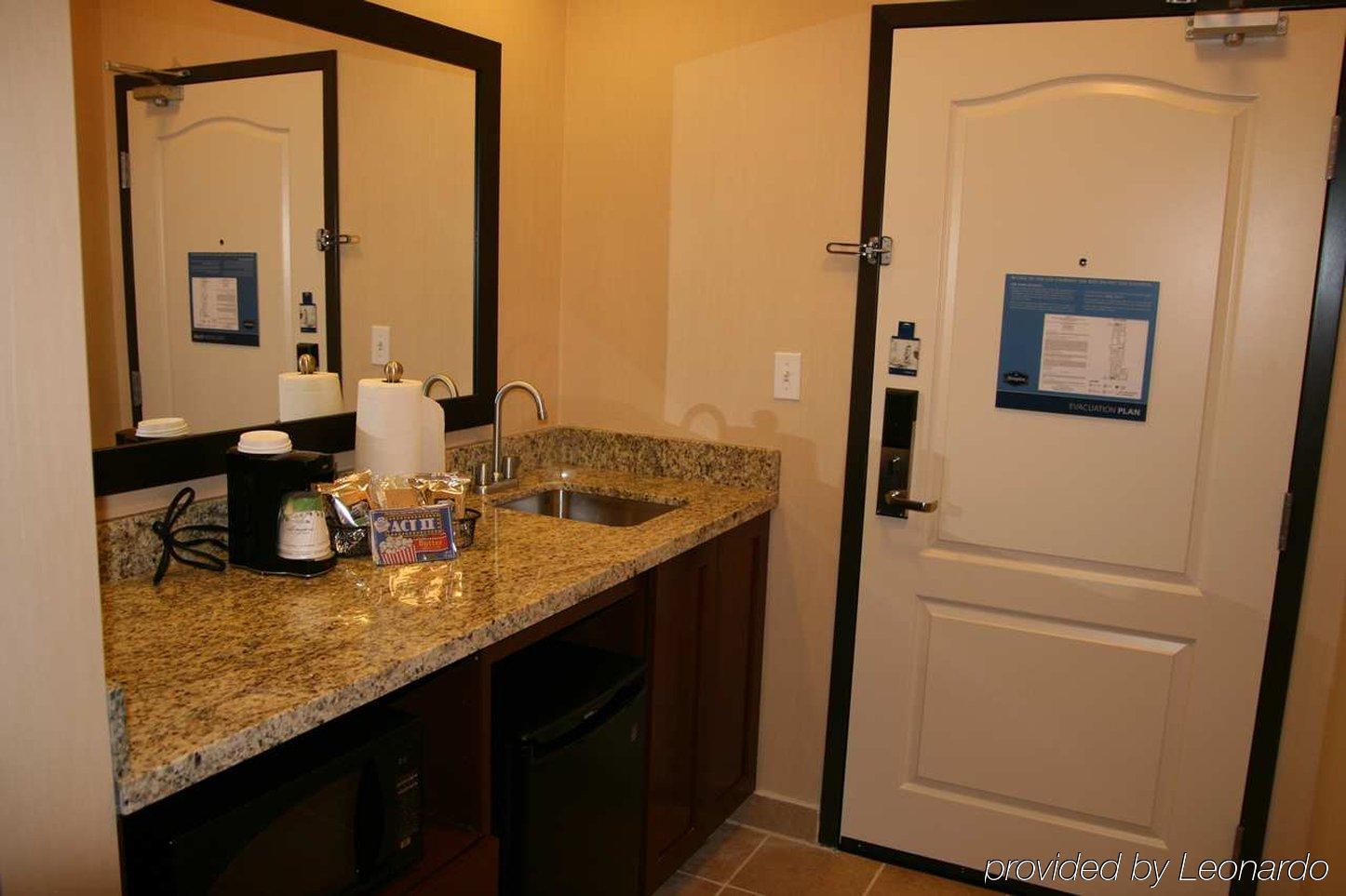 Hampton Inn & Suites New Castle, Pa חדר תמונה